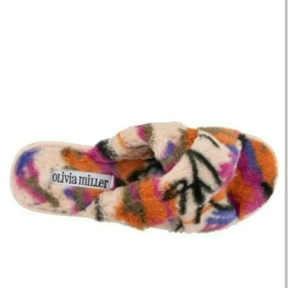 Olivia Miller Belvedere Furry Slide Sandals -8 - Picture 4 of 7